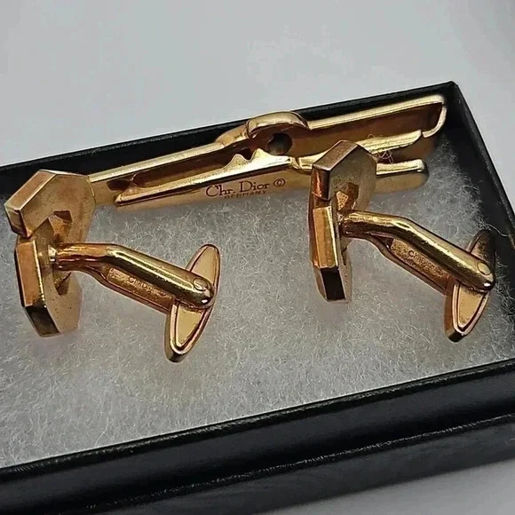 Christian Dior CD Logo Bullet Back Gold Tone Cufflinks with Tie Bar - Picture 2 of 4